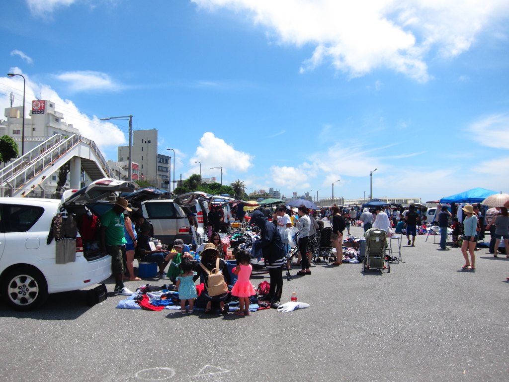 沖縄米軍基地フリーマーケット