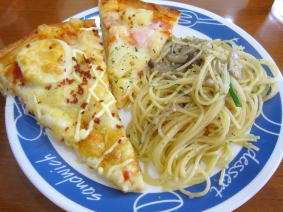 カフェルマーニのピザとパスタ